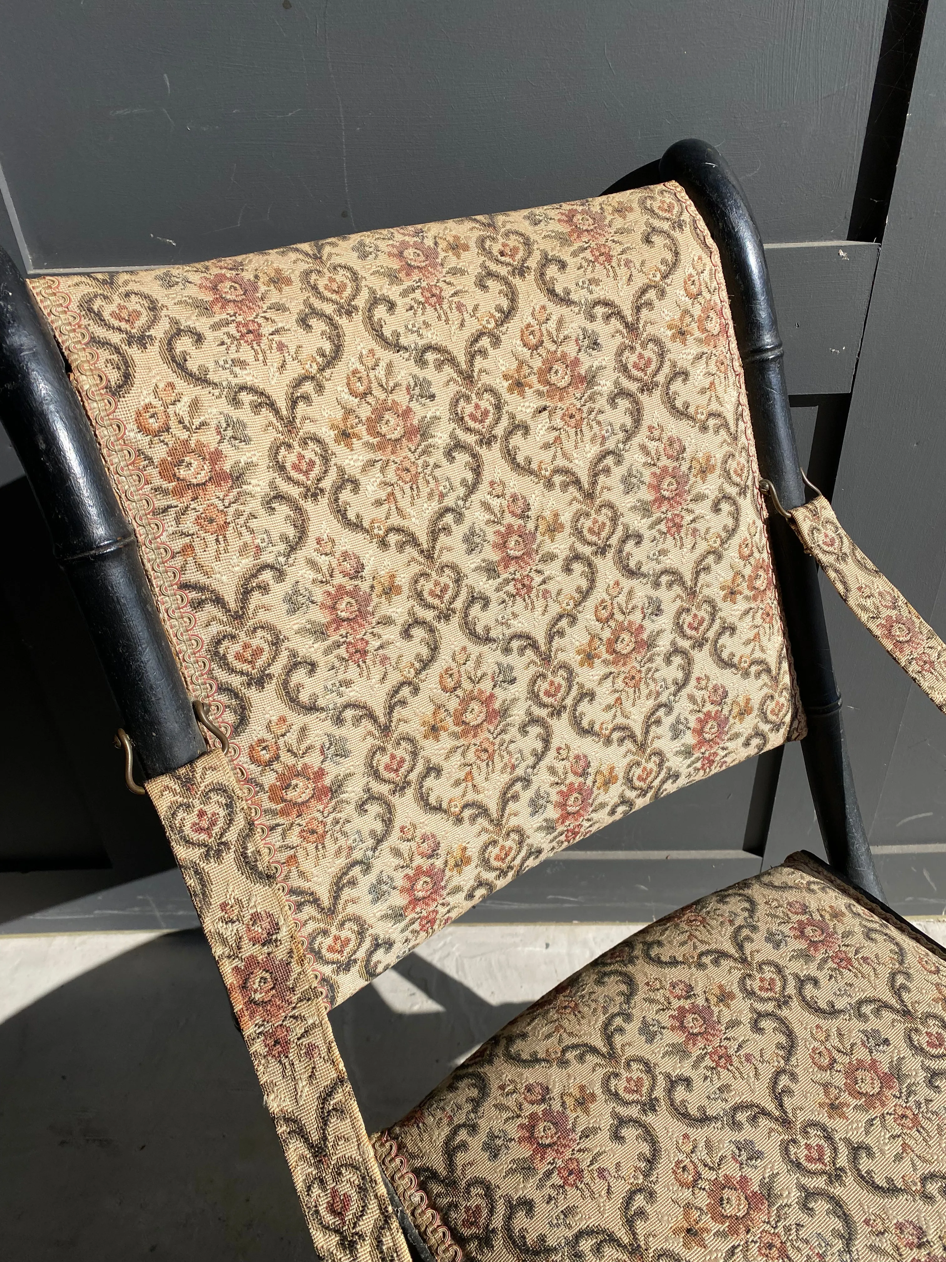French folding campaign chair